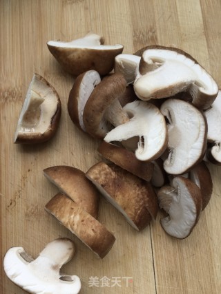 香菇炖鸽子的做法步骤：7