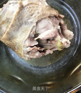 鸽肉拌时蔬的做法步骤：1