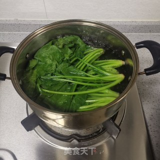 蒜泥菠菜鸡蛋羹的做法步骤：2