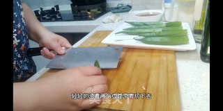 秋葵酿虾滑，乘风破浪会有时的做法步骤：2