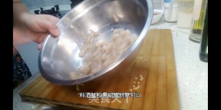 秋葵酿虾滑，乘风破浪会有时的做法步骤：4
