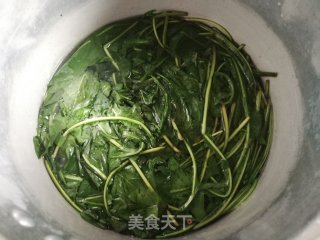 凉拌蒲公英的做法步骤：2
