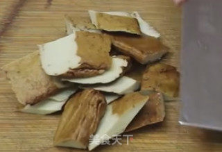 芹菜豆干的做法步骤：2