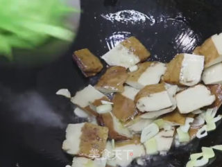 芹菜豆干的做法步骤：4