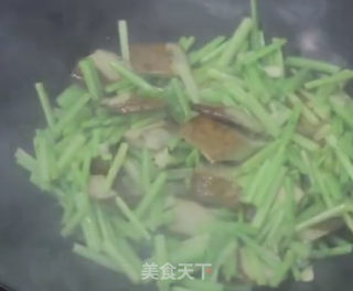 芹菜豆干的做法步骤：5