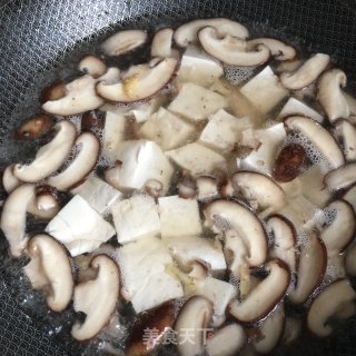 香菇豆腐丸子汤的做法步骤：3