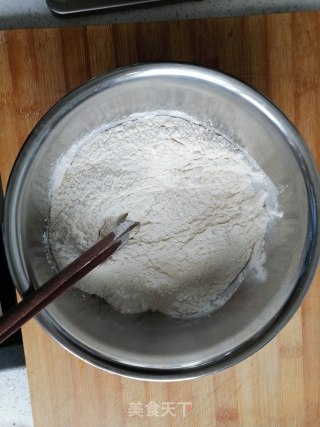 韭香肉饼的做法步骤：1