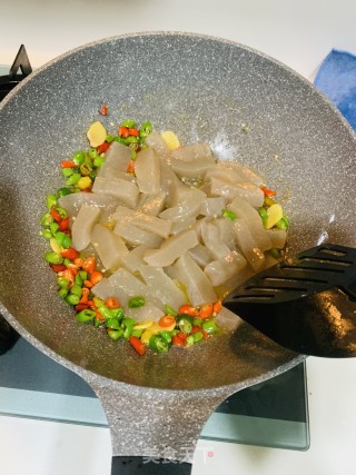 尖椒魔芋的做法步骤：3