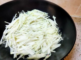 醋溜苤蓝的做法步骤：6