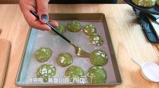 超简单甜蜜的巧克力小饼干，配一杯微苦浓郁的咖啡，滋味无穷。的做法步骤：9