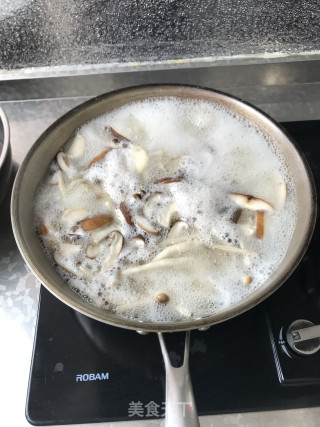 鲜蘑全家福的做法步骤：2