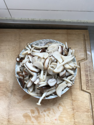 鲜蘑全家福的做法步骤：3