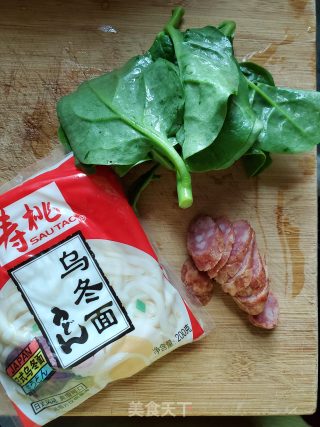 香肠乌冬面的做法步骤：1
