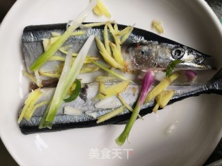 豆酱蒸秋刀鱼的做法步骤：3
