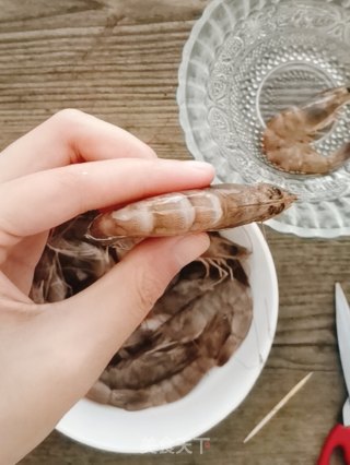 清蒸虾的做法步骤：1