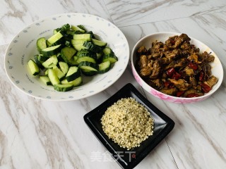火麻仁香辣黄瓜鸡珍的做法步骤：1
