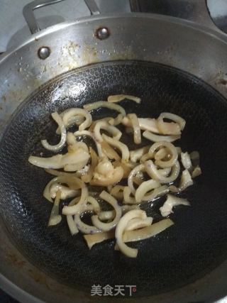 猪皮焖青椒的做法步骤：2