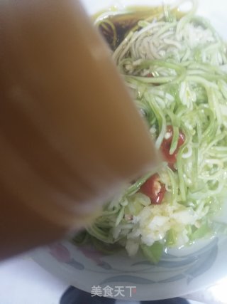 凉拌西葫芦丝的做法步骤：6