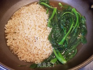 韭菜猪肉馄饨面的做法步骤：10
