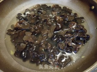 木耳拌西芹的做法步骤：6