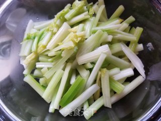 木耳拌西芹的做法步骤：7