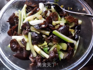 木耳拌西芹的做法步骤：13