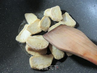 小素鸡煮红薯粉条的做法步骤：4
