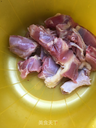 香菇土豆炖鸡的做法步骤：1