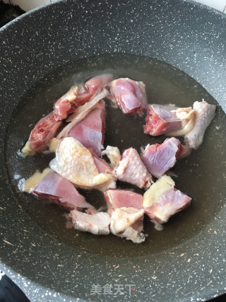 香菇土豆炖鸡的做法步骤：2