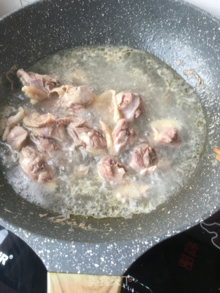 香菇土豆炖鸡的做法步骤：3