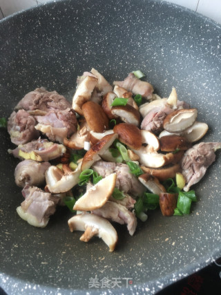 香菇土豆炖鸡的做法步骤：13