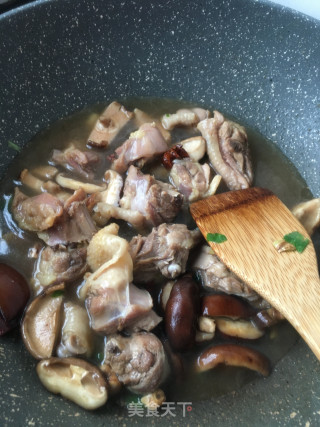 香菇土豆炖鸡的做法步骤：17