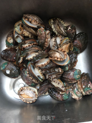 胡萝卜鲍鱼粥的做法步骤：1