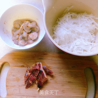 鲜虾萝卜饼的做法步骤：1