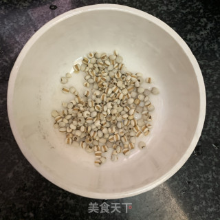 菱角薏米排骨汤的做法步骤：2