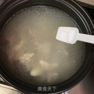 菱角薏米排骨汤的做法步骤：8