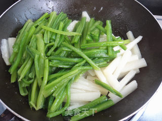 山药炒菠菜茎的做法步骤：8