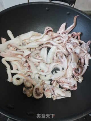 孜然烧鱿鱼的做法步骤：3