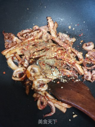 孜然烧鱿鱼的做法步骤：8