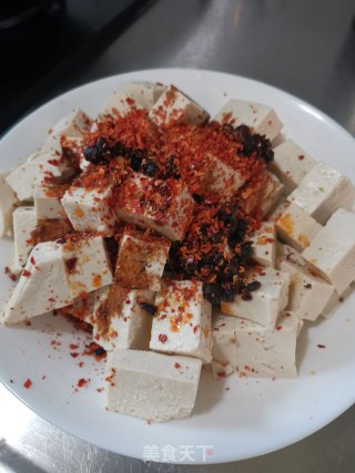 豆豉辣椒蒸老豆腐的做法步骤：3