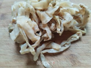 白辣椒炒肉的做法步骤：1