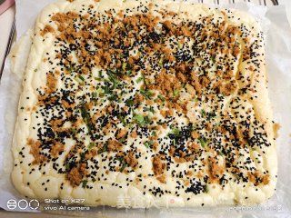 芝麻香葱沙拉蛋糕的做法步骤：14