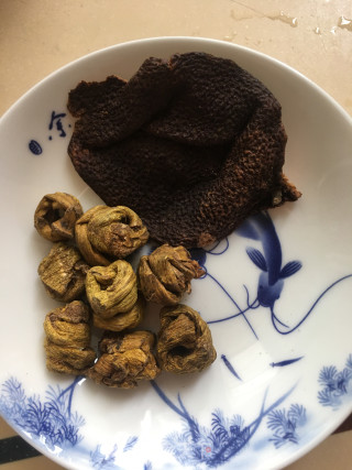 石斛陈皮牡丹花茶的做法步骤：1
