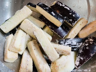 火麻仁烧茄子的做法步骤：2