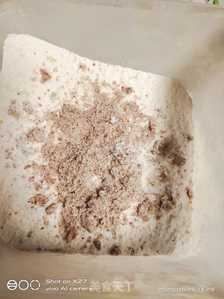 花生芝麻面包的做法步骤：2