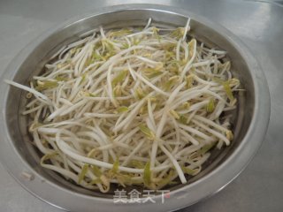 多彩豆芽菜的做法步骤：1