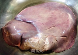 芹菜炒猪肝的做法步骤：1