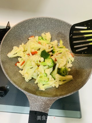 辣椒炒双花的做法步骤：5