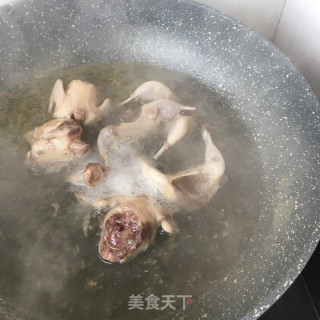 薏米淮山炖鹌鹑的做法步骤：4
