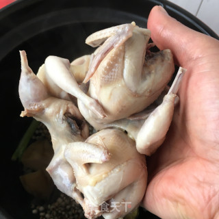 薏米淮山炖鹌鹑的做法步骤：11